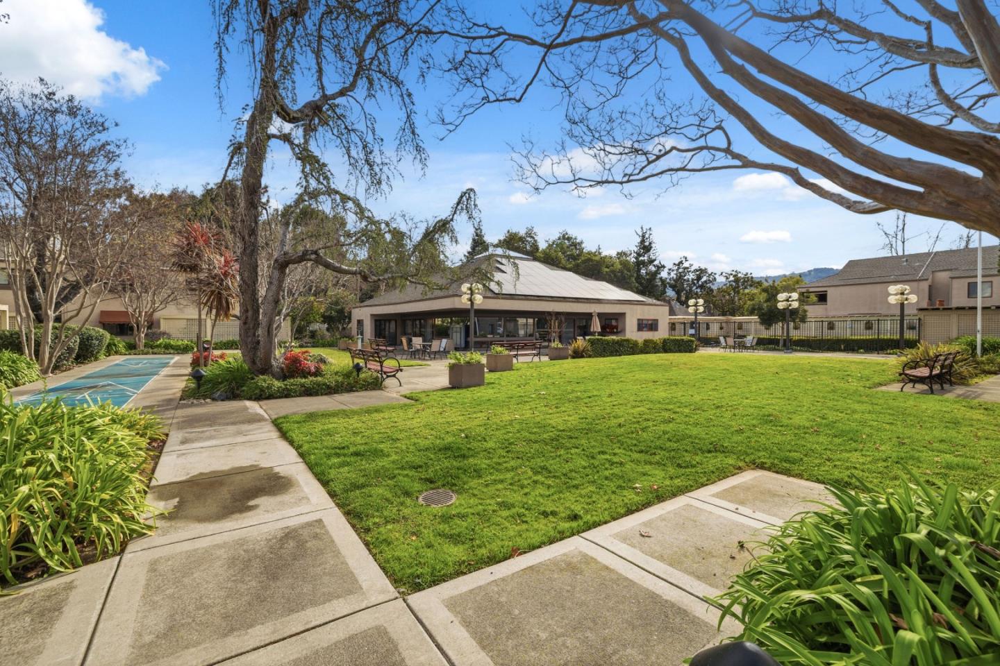 453 Alberto Way D155