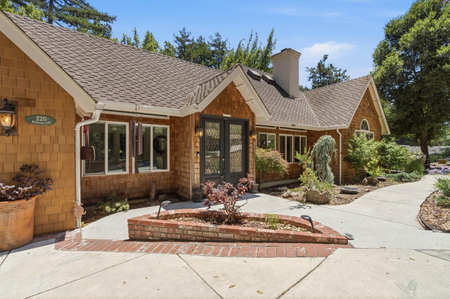 220 Miracle LN