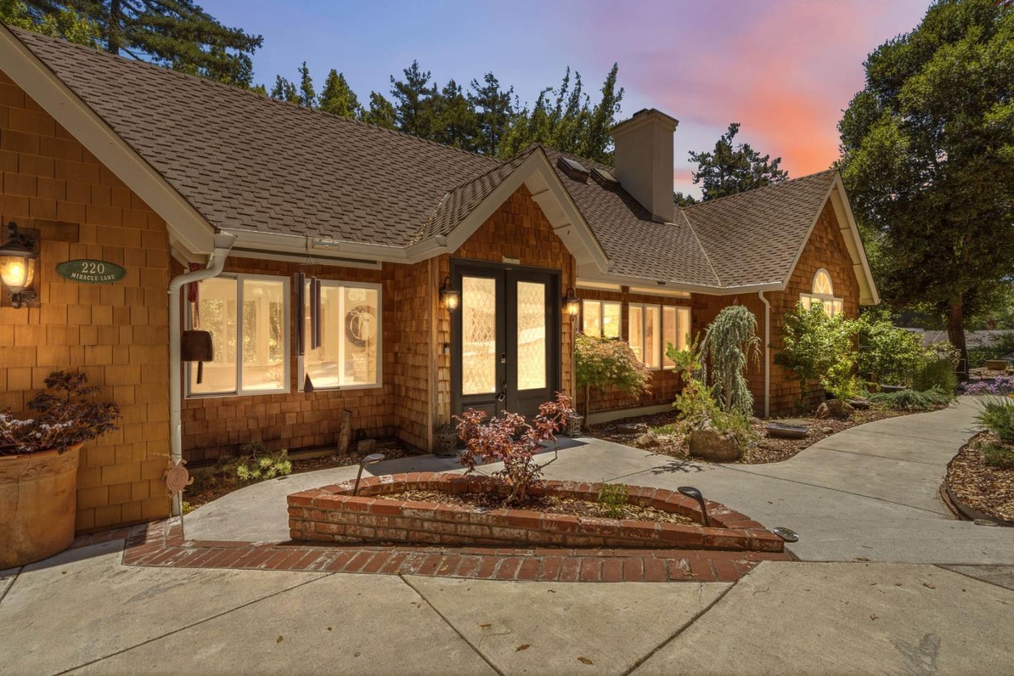 220 Miracle LN