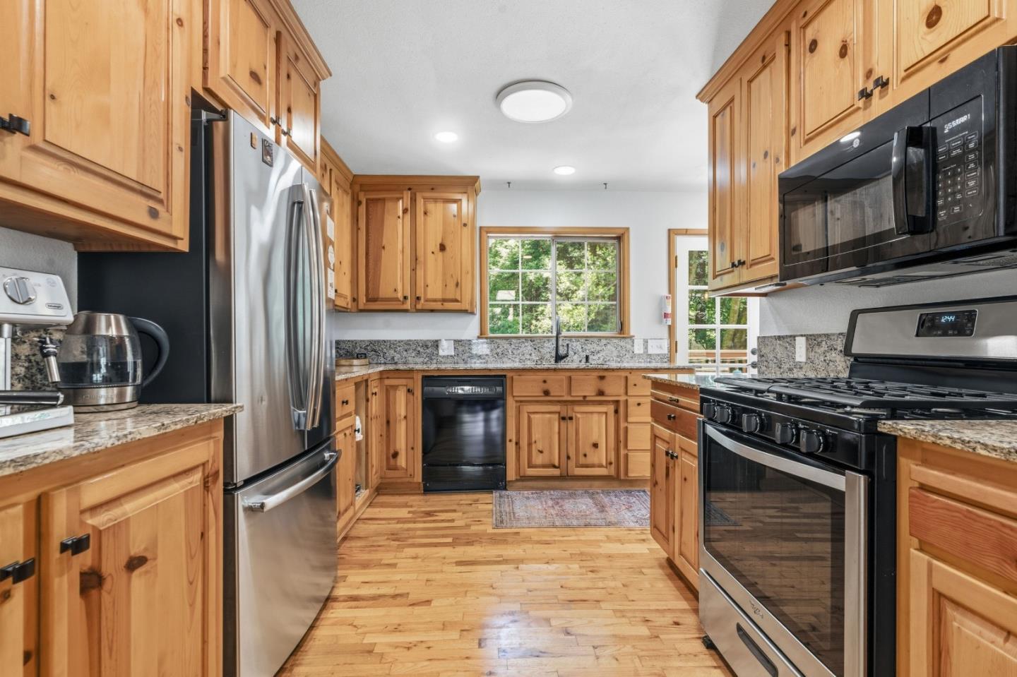 220 Miracle LN