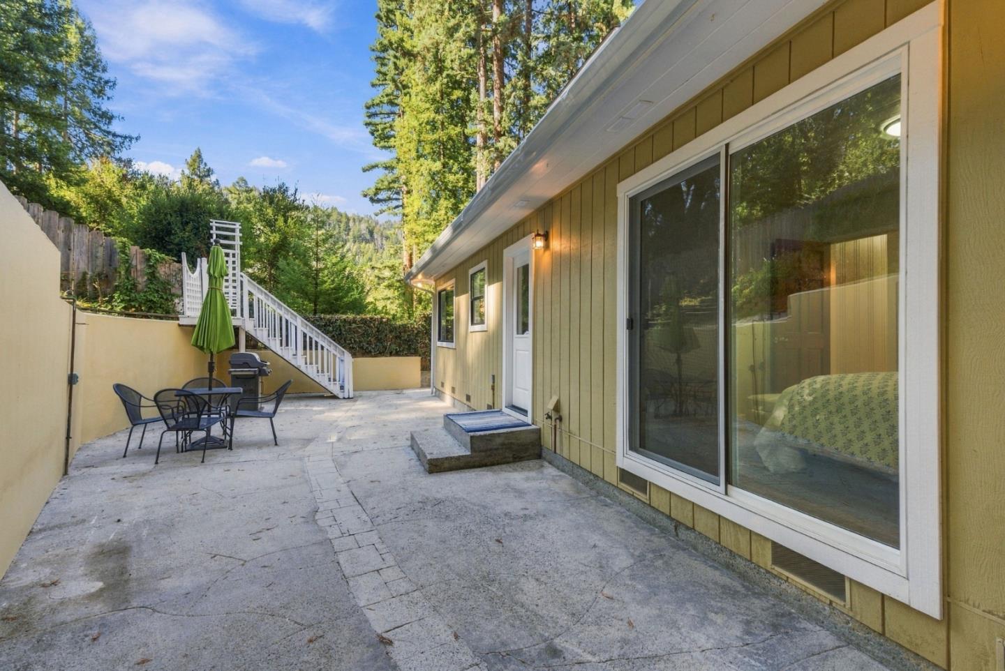 240 Ridge DR