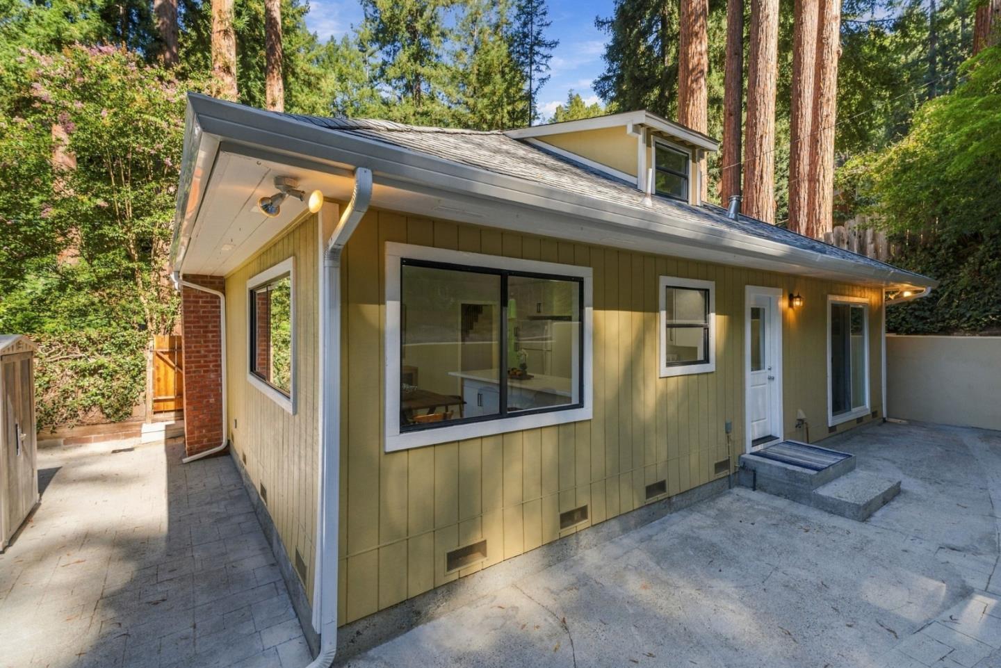 240 Ridge DR