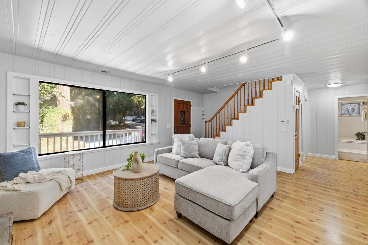 240 Ridge DR