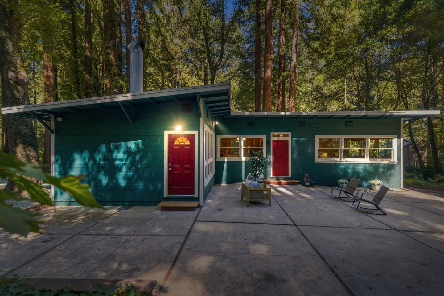 212 Larkspur ST
