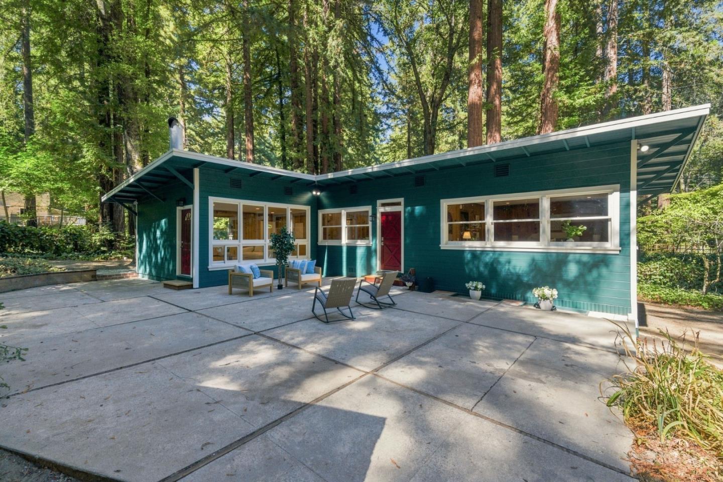 212 Larkspur ST