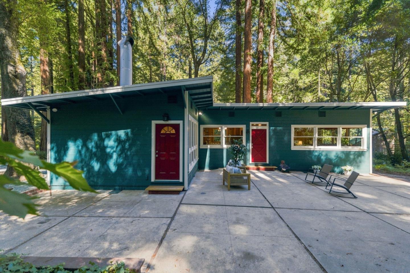 212 Larkspur ST