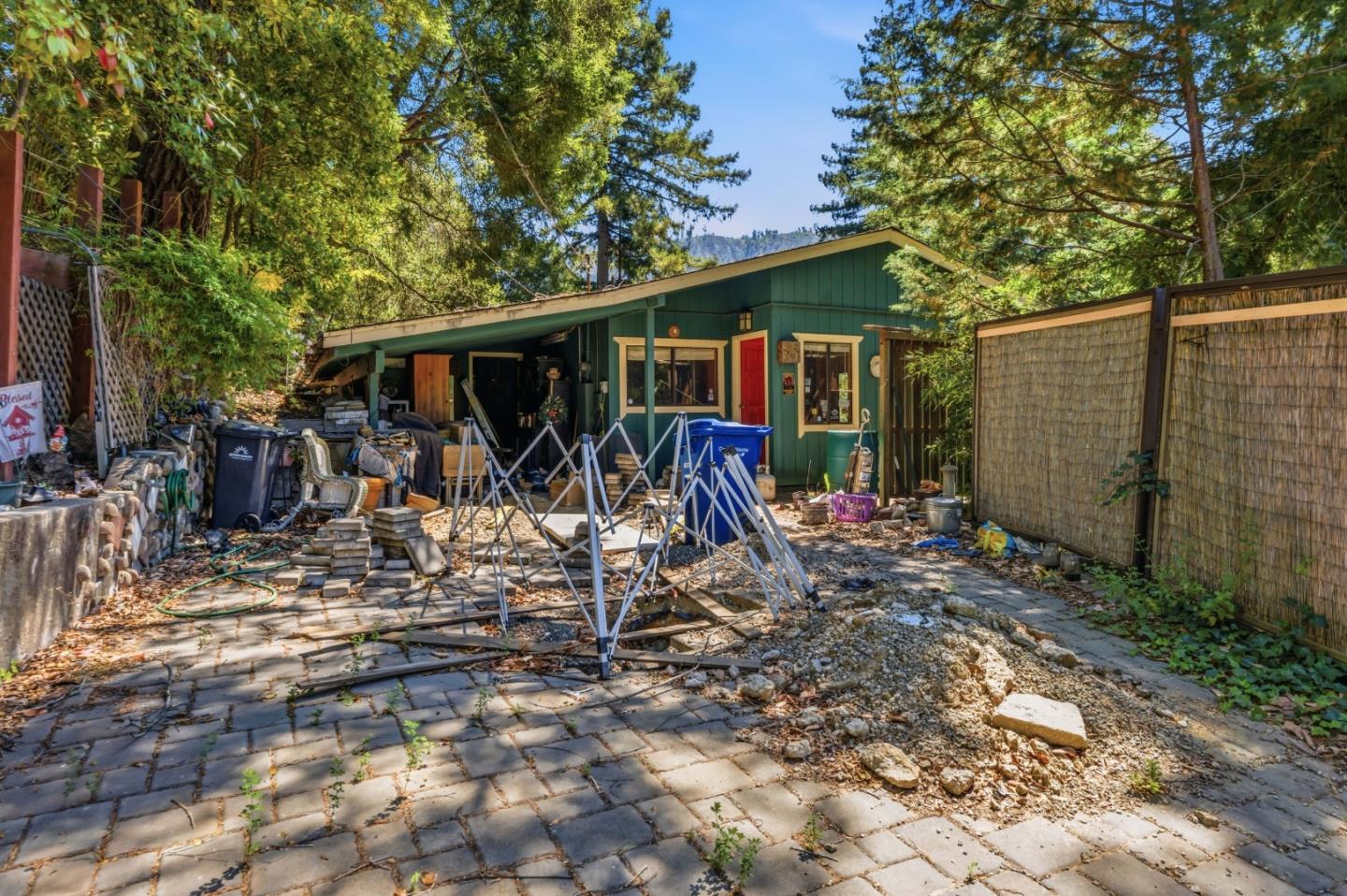380 Ridge DR