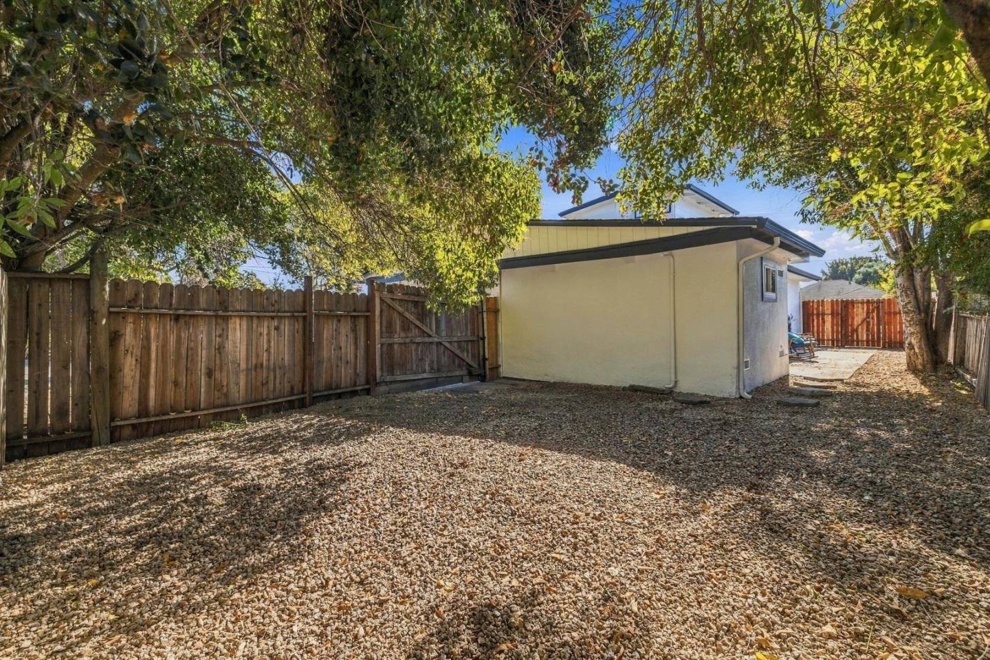 1307 Hill AVE
