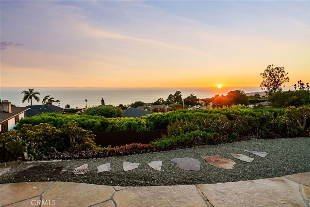 2967 Alta Laguna Boulevard