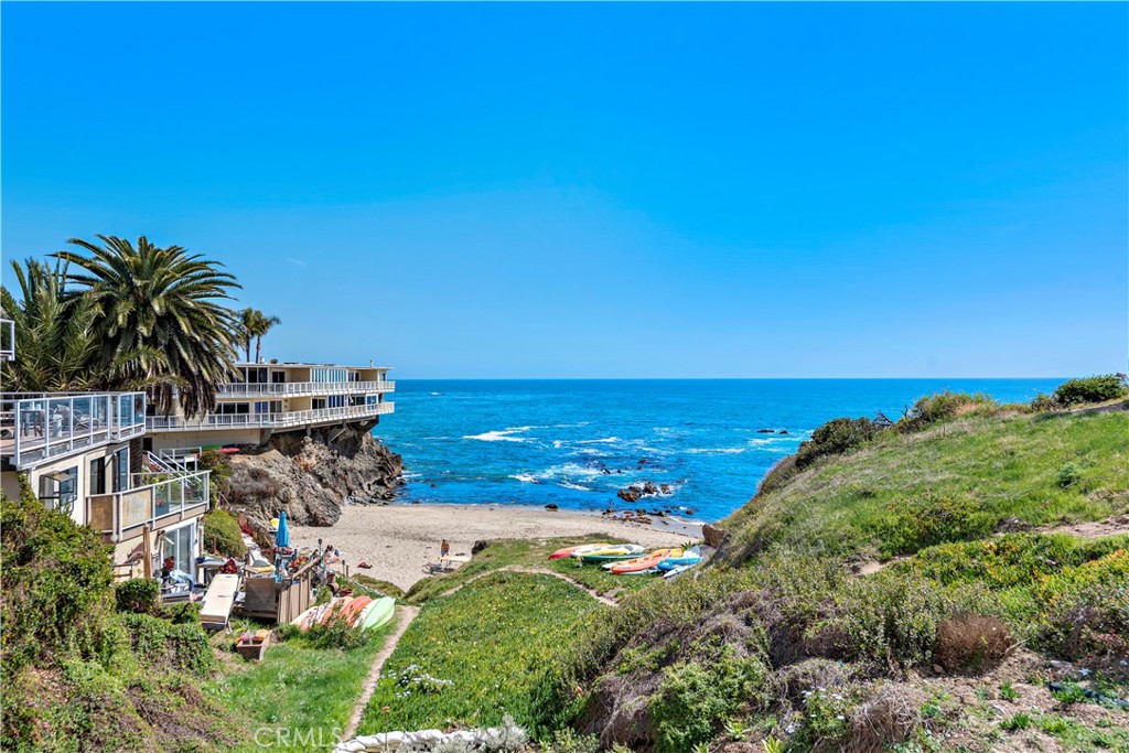 827 Cliff Drive