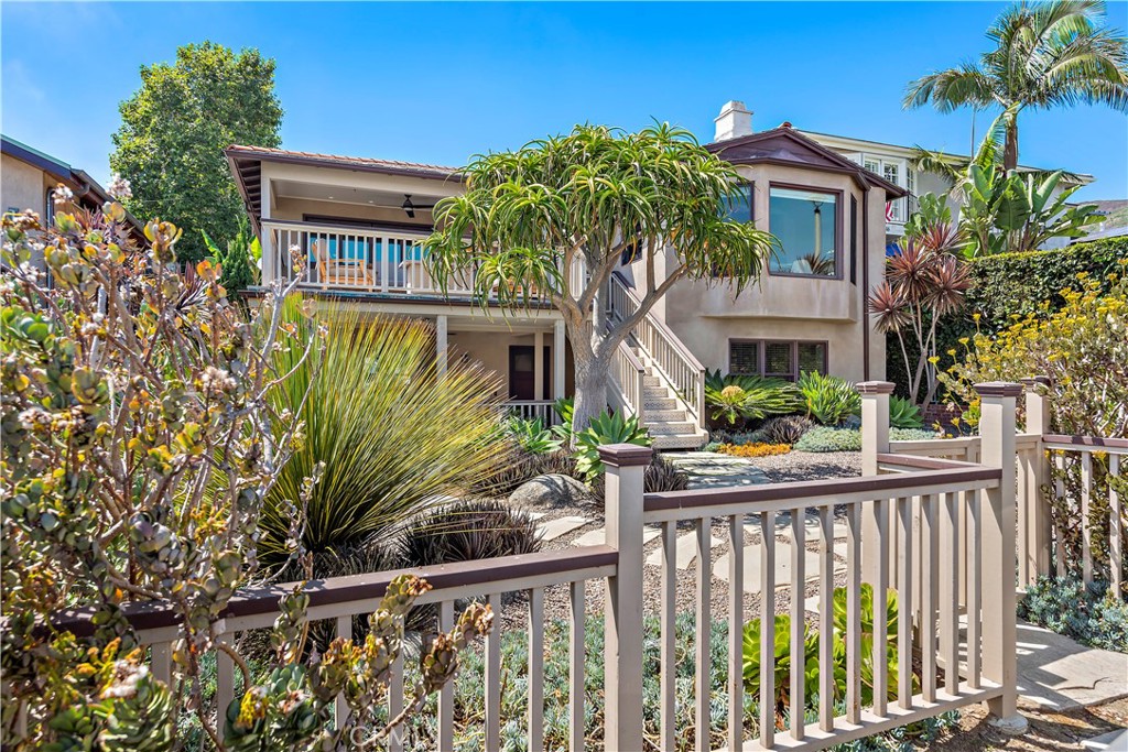826 Cliff Drive Lower