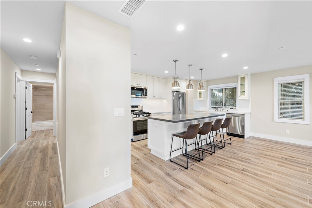 826 Cliff Drive Lower
