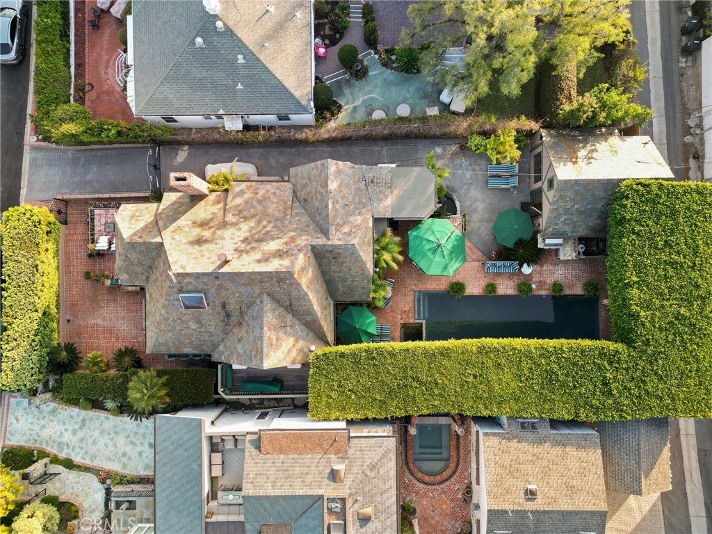 486 HOLLY Street