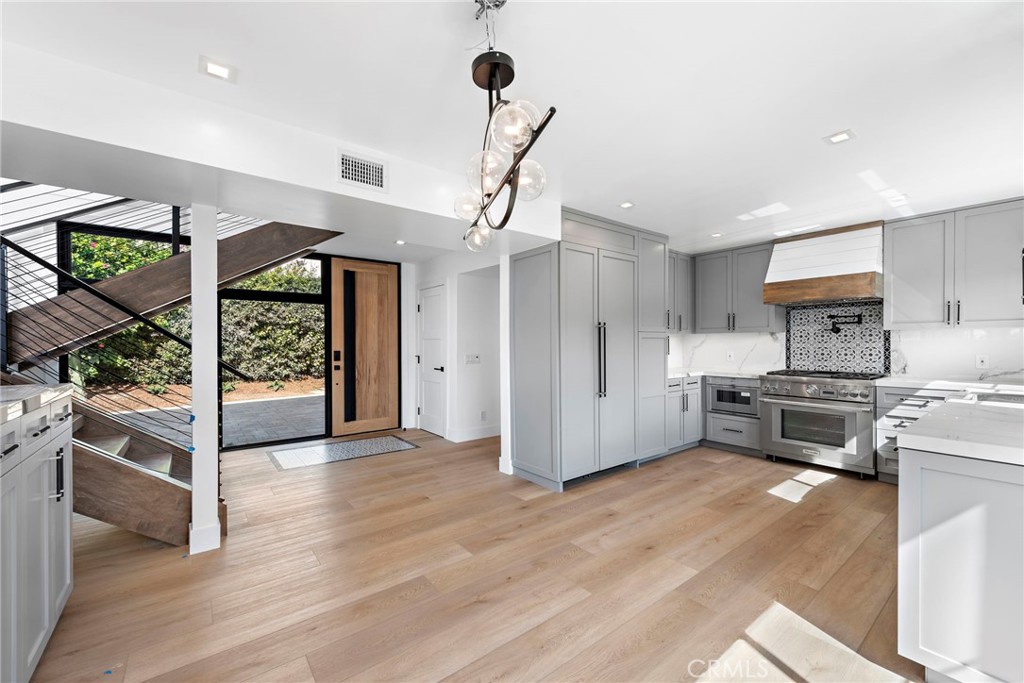 980 Meadowlark Lane