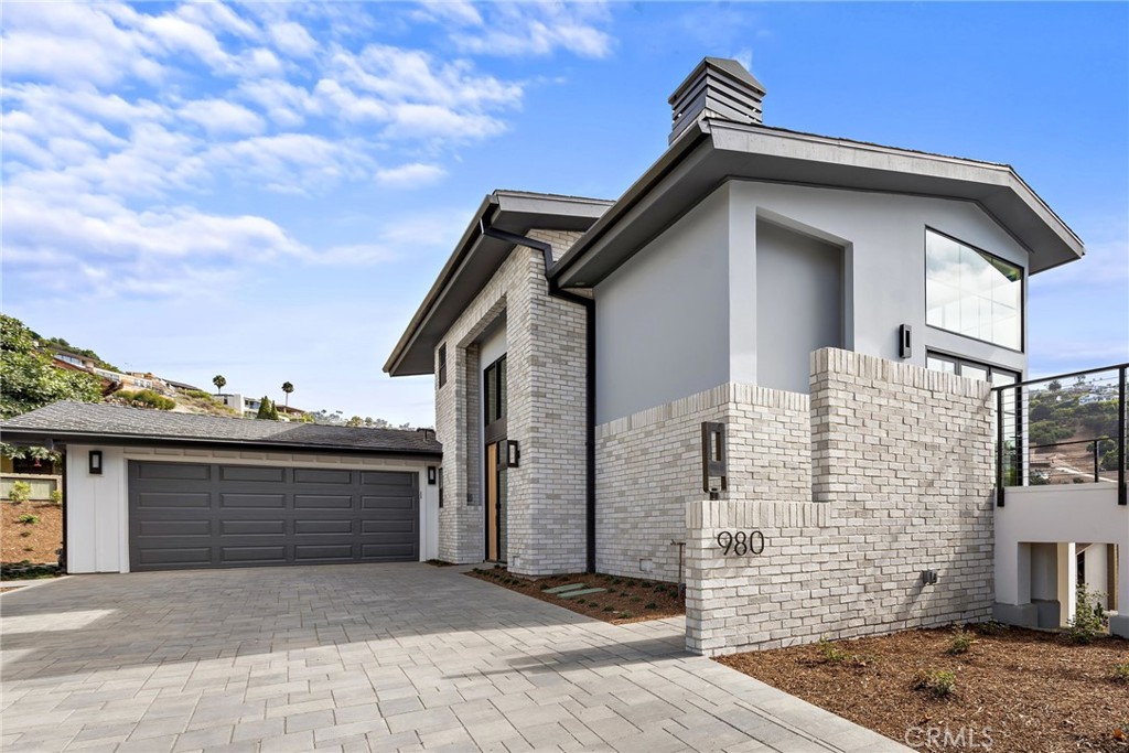980 Meadowlark Lane