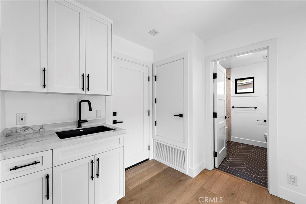 980 Meadowlark Lane