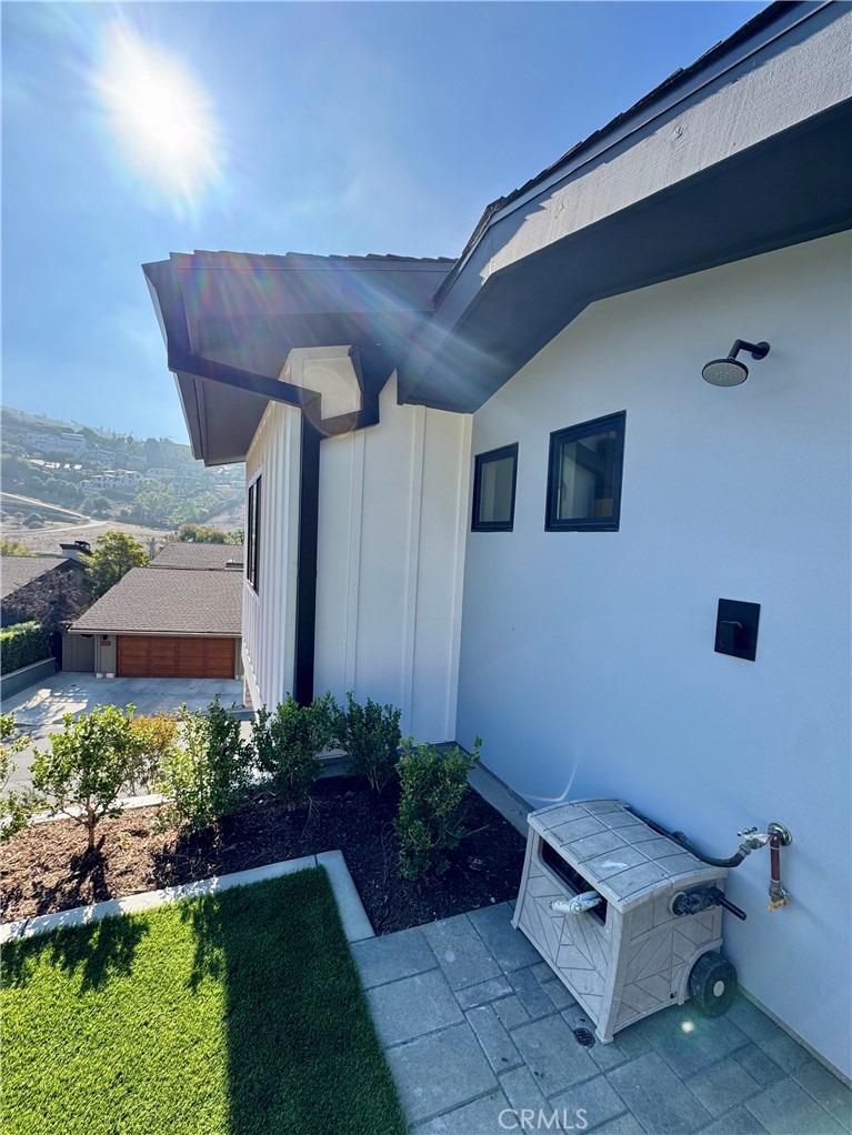 980 Meadowlark Lane