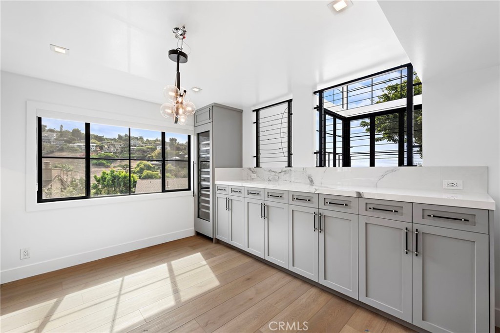 980 Meadowlark Lane