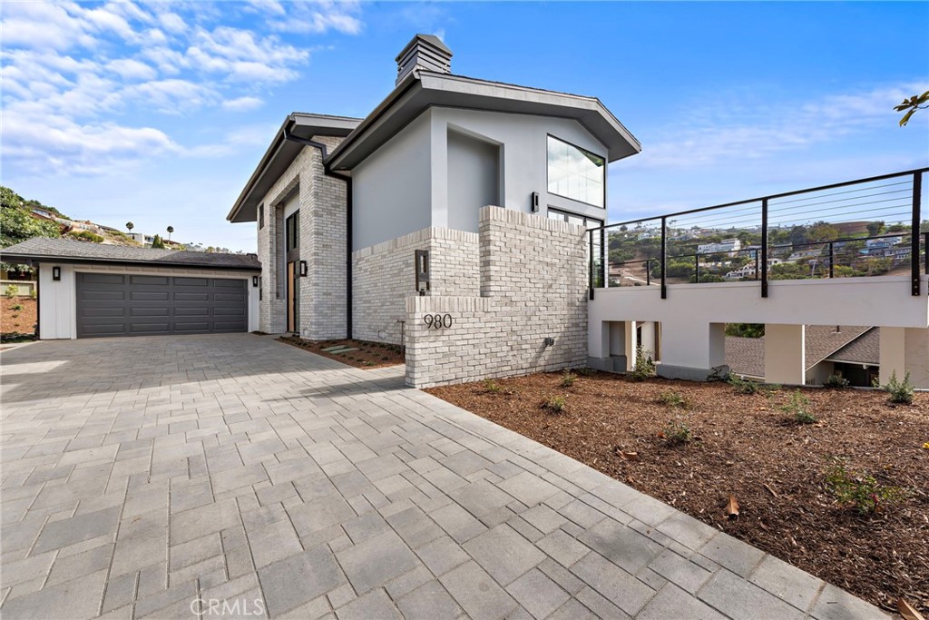 980 Meadowlark Lane