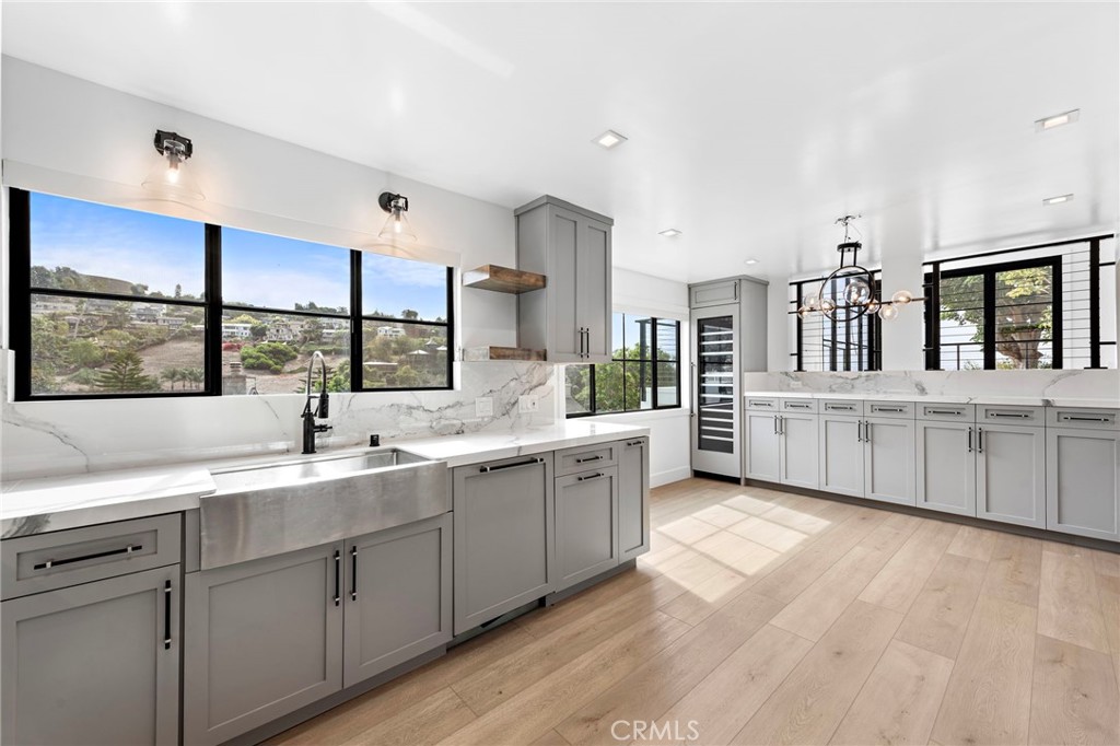 980 Meadowlark Lane