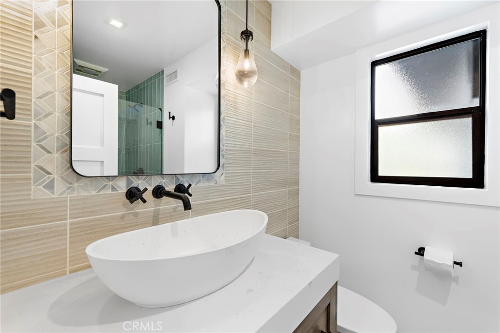 980 Meadowlark Lane