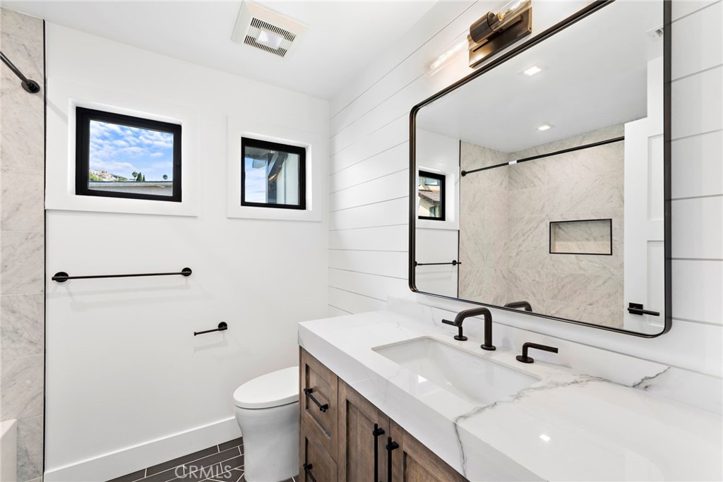 980 Meadowlark Lane