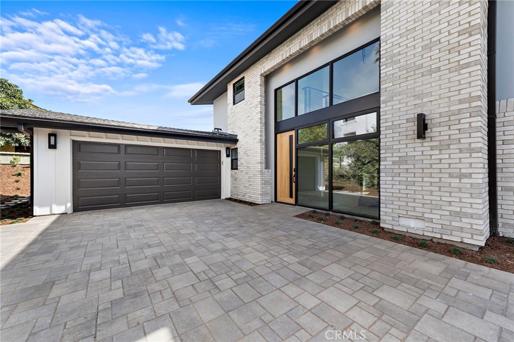 980 Meadowlark Lane