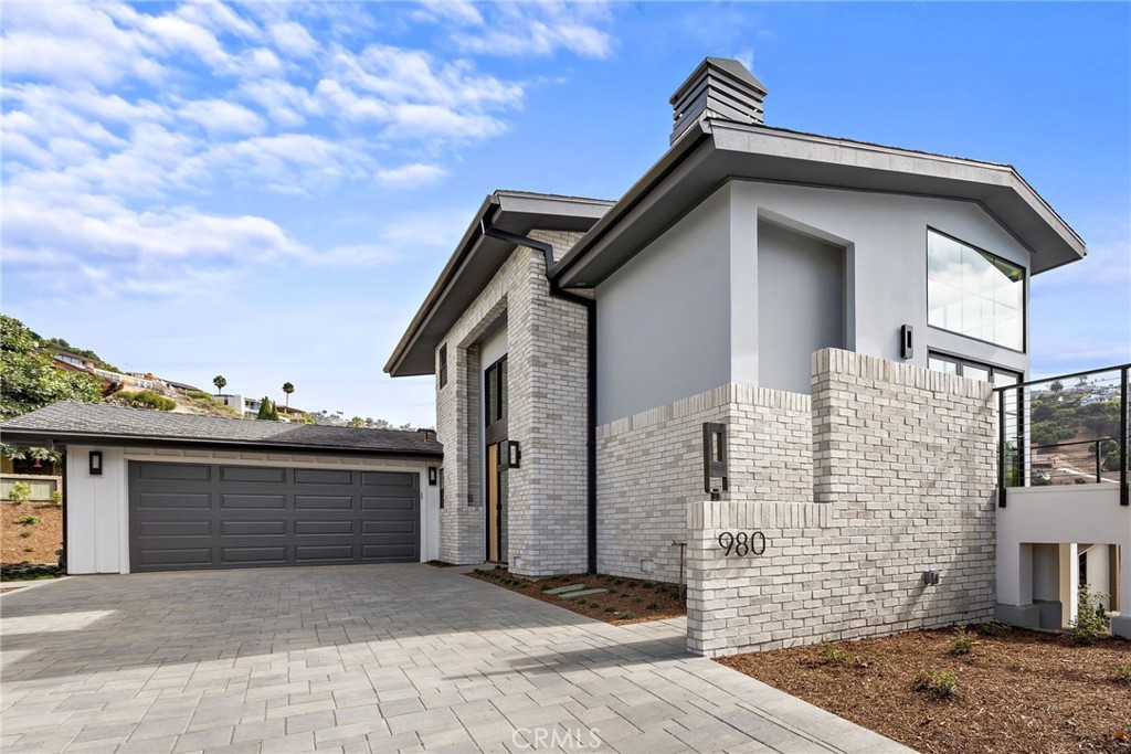 980 Meadowlark Lane