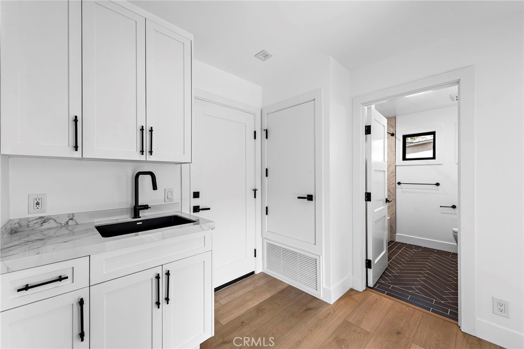 980 Meadowlark Lane