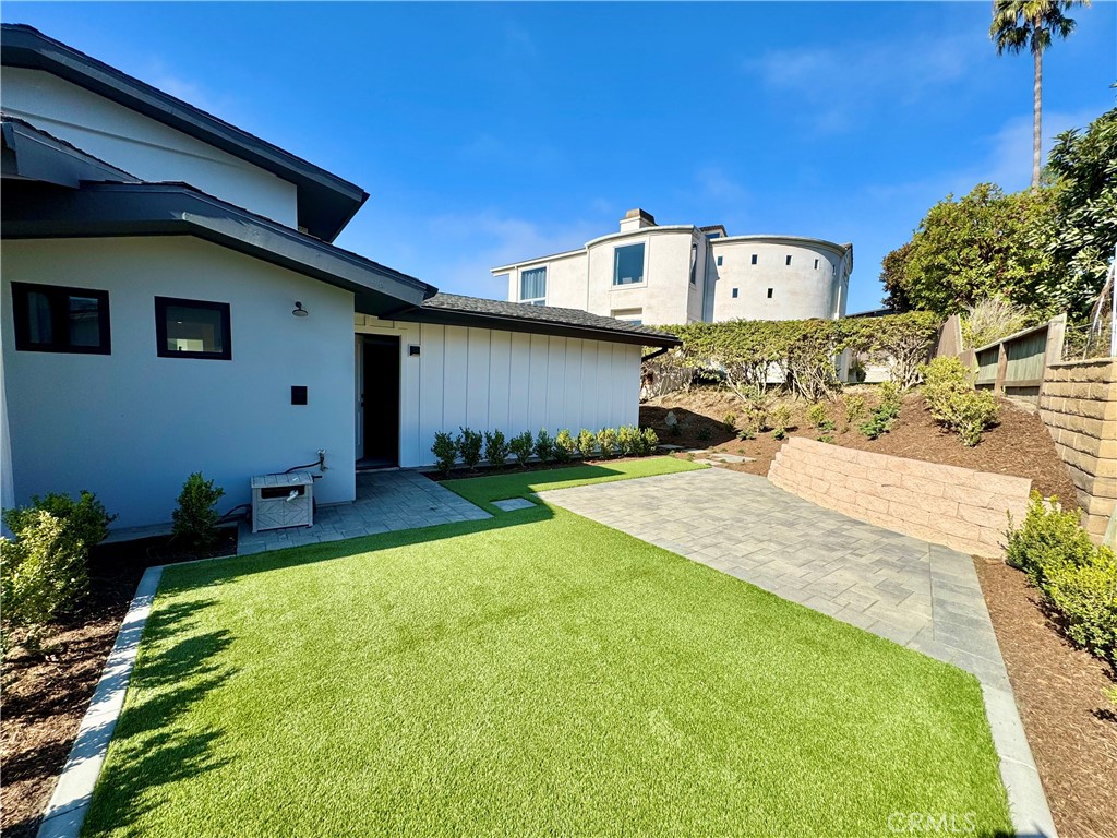 980 Meadowlark Lane