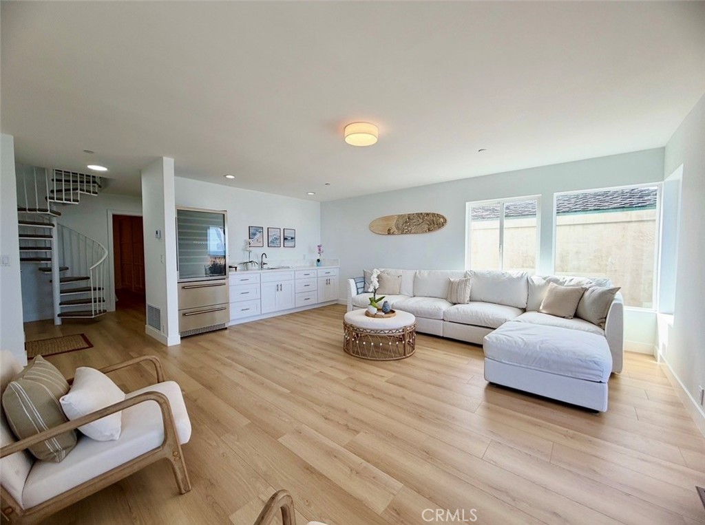 1045 Gaviota Drive B