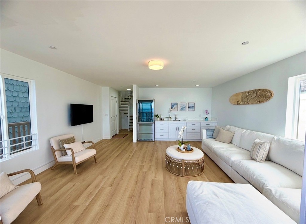 1045 Gaviota Drive B
