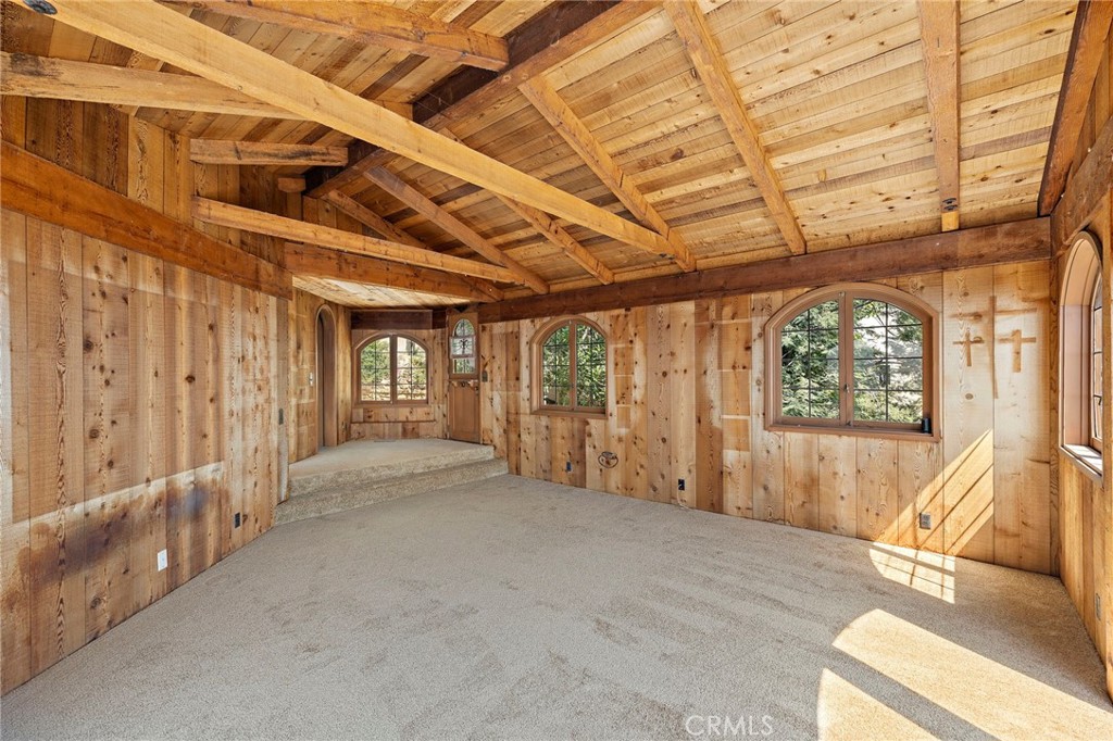 2147 Crestview