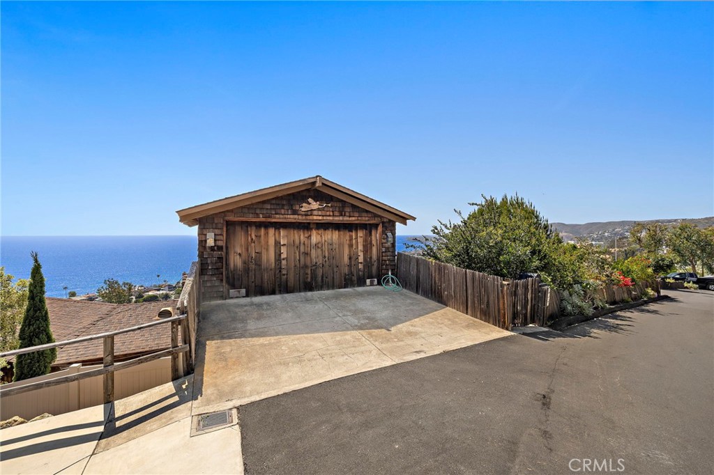 2147 Crestview