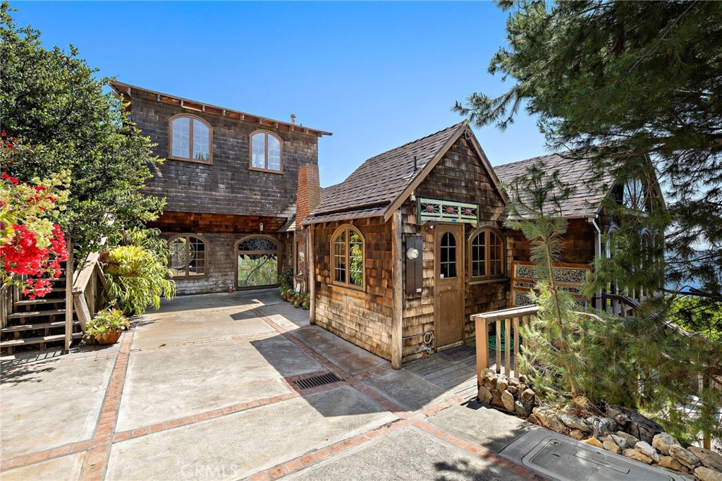 2147 Crestview