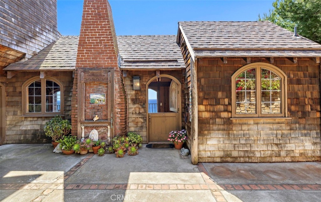 2147 Crestview