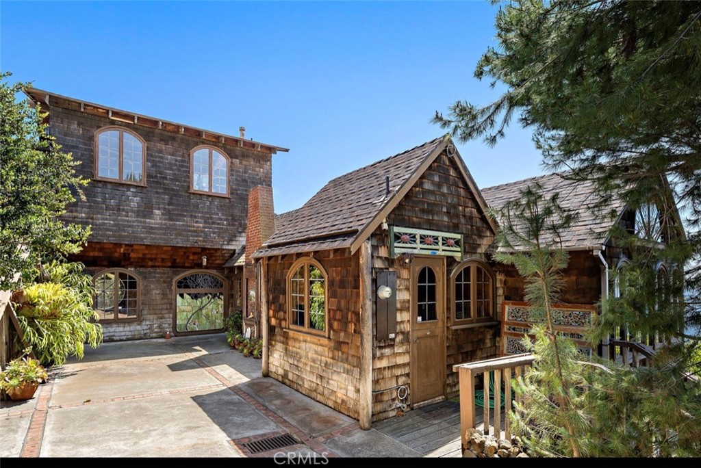 2147 Crestview