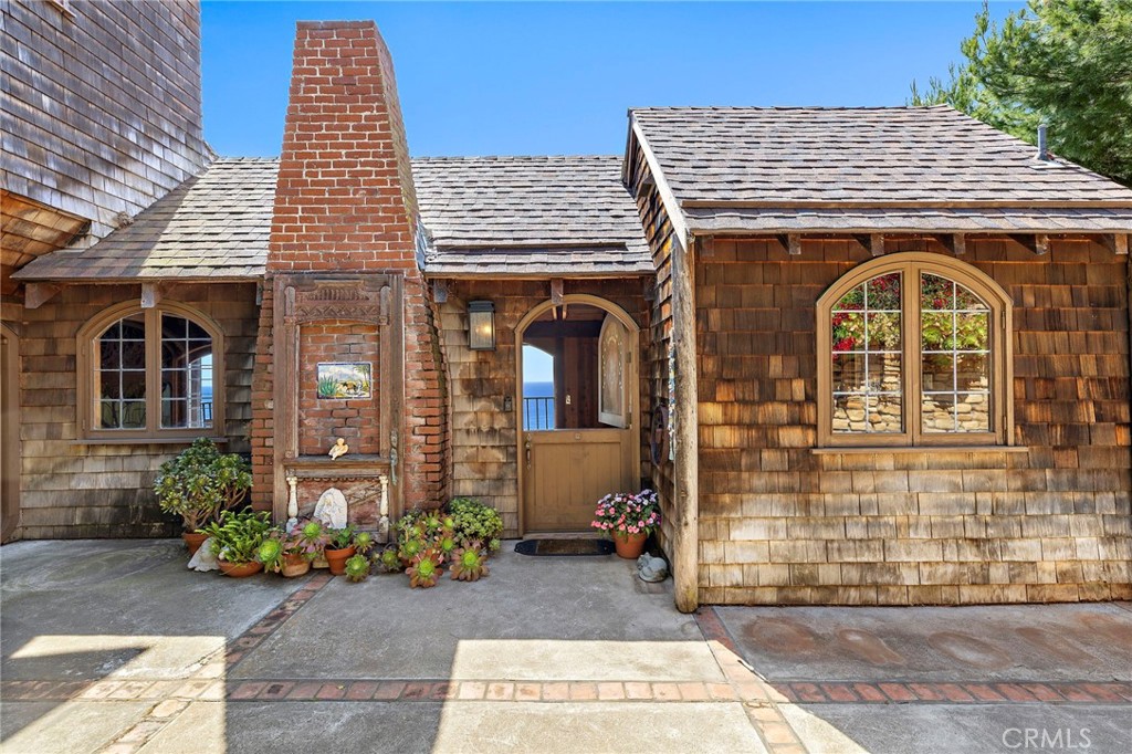 2147 Crestview