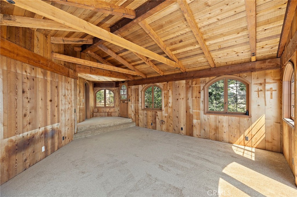 2147 Crestview