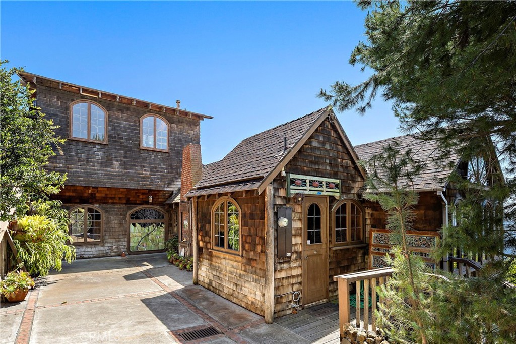 2147 Crestview