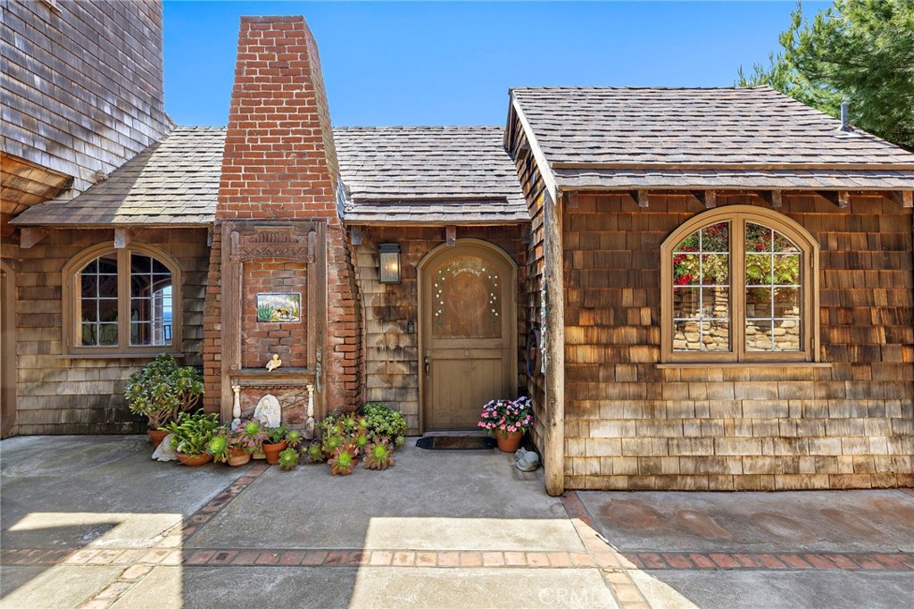 2147 Crestview