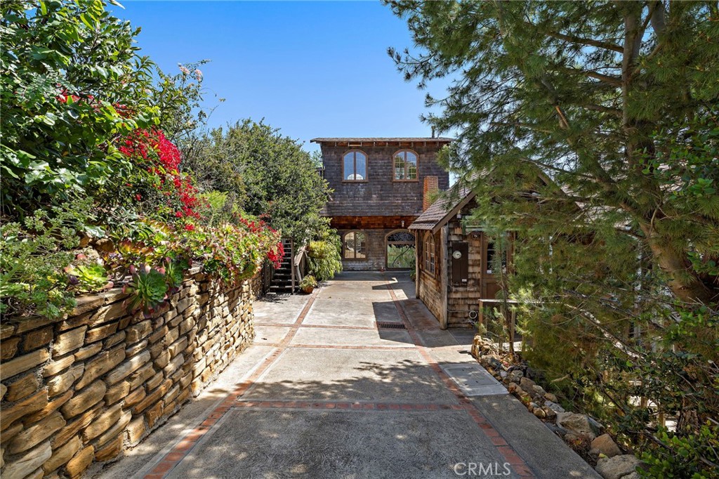2147 Crestview