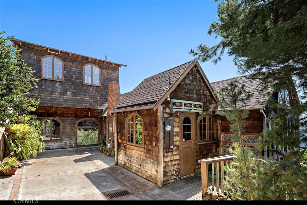 2147 Crestview