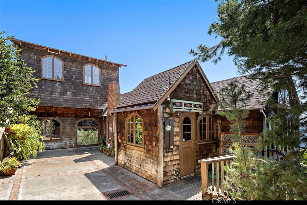 2147 Crestview