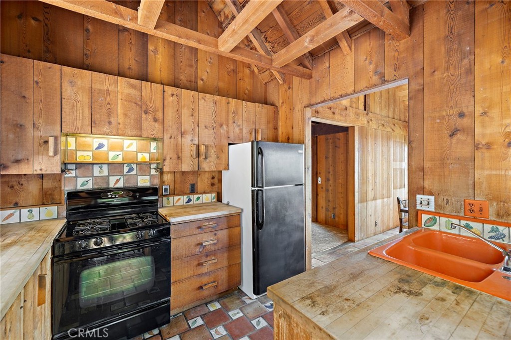 2147 Crestview