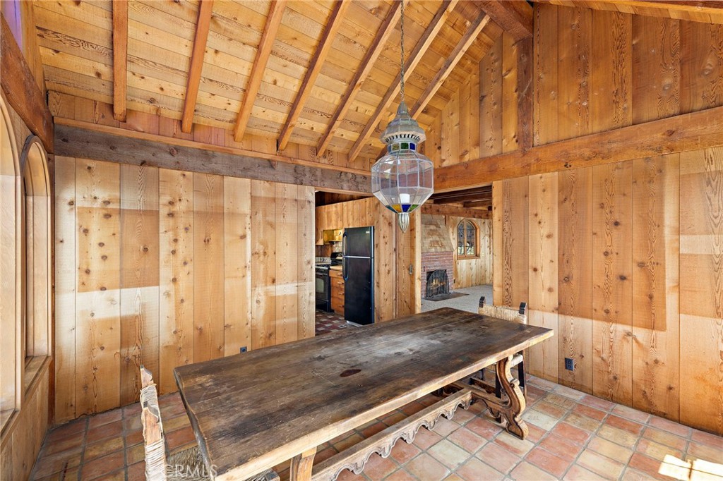 2147 Crestview