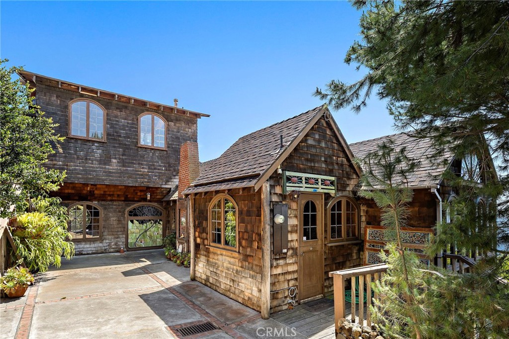 2147 Crestview