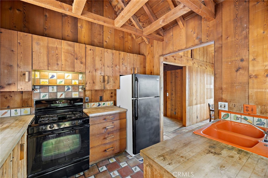 2147 Crestview