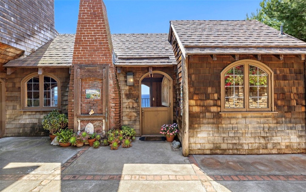 2147 Crestview