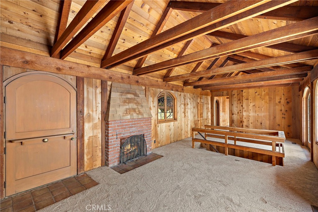 2147 Crestview